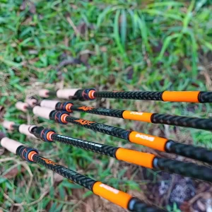 Các phiên bản độ cứng và chiều dài khác nhau của cần câu lure LK Special Cá Mập trên nền cỏ