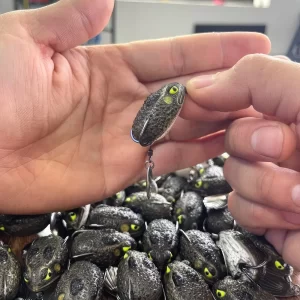 Chi tiết thân mồi câu lure Cóc LK thon gọn giúp tạo action chuẩn khi câu cá lóc