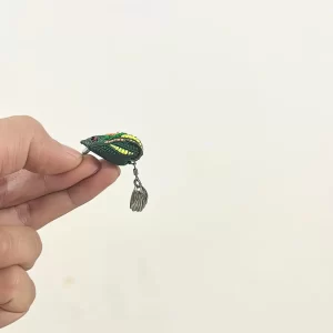 Chi tiết thân cao su Thái Lan dày dạn và thìa inox của mồi câu lure Chuột Tiểu LK màu đen