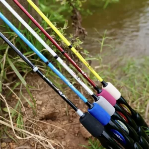 Bộ sưu tập các phiên bản màu sắc đa dạng của dòng cần câu lure Tiểu Lk: xanh, trắng, đỏ, vàng