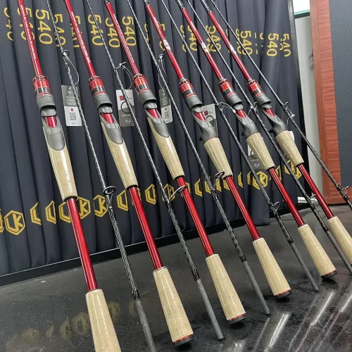 Dàn cần câu lure LK Cán gỗ phiên bản máy ngang với thiết kế súng có cò
