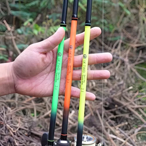 Cần câu lure TWO LK chiều dài 2m1 thiết kế sợi carbon bền bỉ trên tay cần thủ