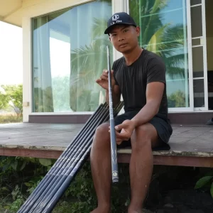 Cần thủ LK Hòa cầm trên tay mẫu cần đài bản VIP 2024 phiên bản săn hàng