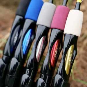 Cận cảnh pat gắn máy câu và màu sắc bắt mắt của các dòng cần câu lure Tiểu Lk