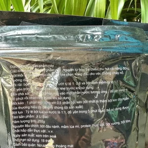 Hình ảnh chi tiết về thành phần nguyên liệu và thời hạn sử dụng 18 tháng của cám chép LK