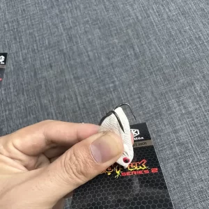 Cận cảnh lưỡi BKK huyền thoại sắc bén và chống rỉ trên mồi chuột LK