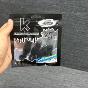 Mồi mềm Skipping mực nhỏ màu đen huyền bí giúp tạo độ tương phản cao thu hút cá lóc đen và cá chẽm