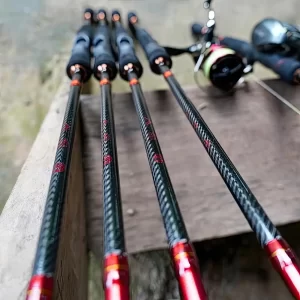 Thiết kế tinh tế với tông màu đỏ đen của cần câu lure SV Pro 2025 bản 2 khúc