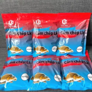 Các gói mồi câu cám chép LK túi đỏ trọng lượng 250g được xếp ngay ngắn sẵn sàng giao khách