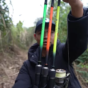 Cần thủ trải nghiệm thực tế bộ ba màu sắc của cần câu lure TWO LK ngoài trời