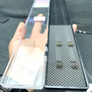 Thẻo Rô chép LK cận cảnh vỉ lưỡi câu mạ Titan sắc bén được sắp xếp ngăn nắp trong hộp nhựa