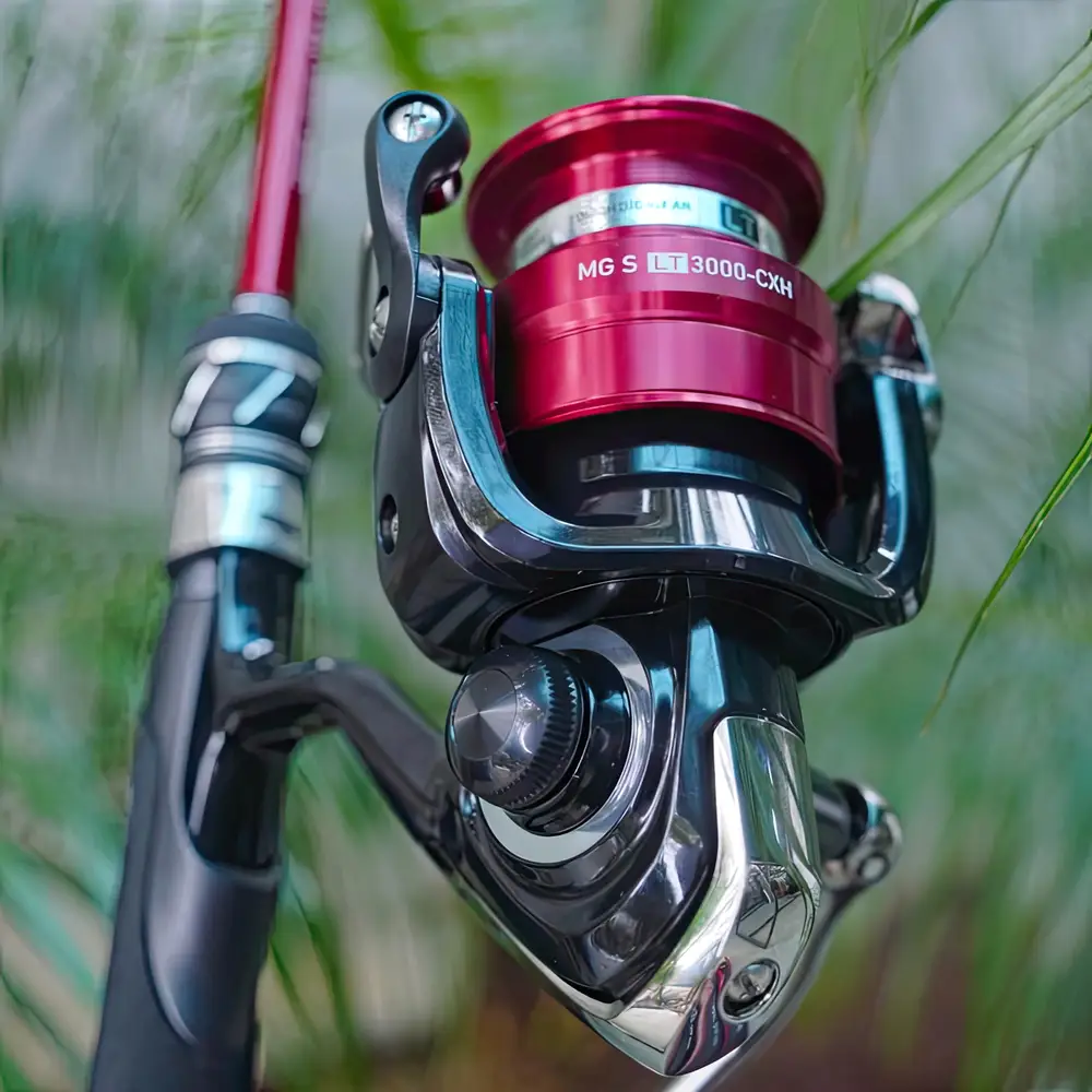 Bộ cần câu lure Cheap LK máy Daiwa MG phiên bản 3000-CXH chính hãng có tem sáng bóng