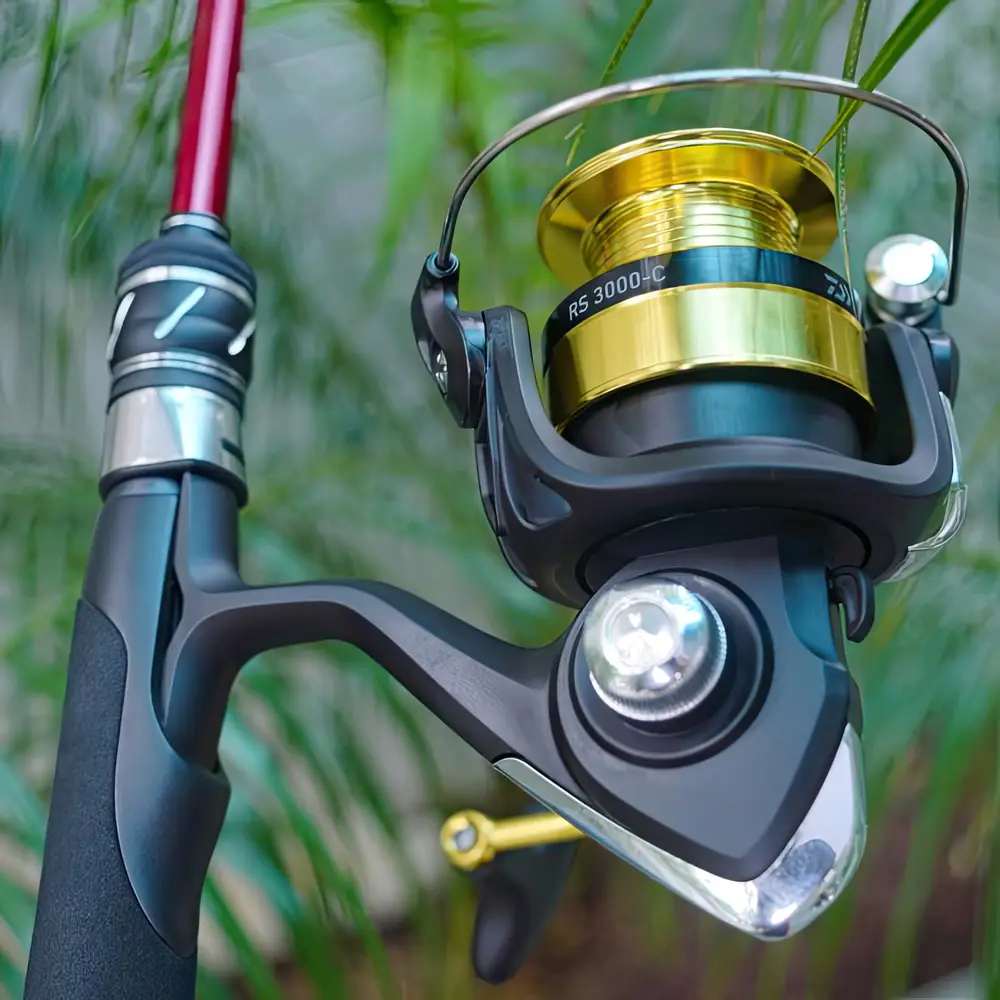 Bộ cần câu lure Cheap LK máy Daiwa RS phối màu vàng gold và đen cực kỳ sang trọng bốc lửa