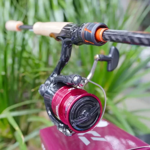 Combo câu lure cần Cheap LK máy Daiwa MG góc nhìn trực diện ổ máy câu daiwa mg