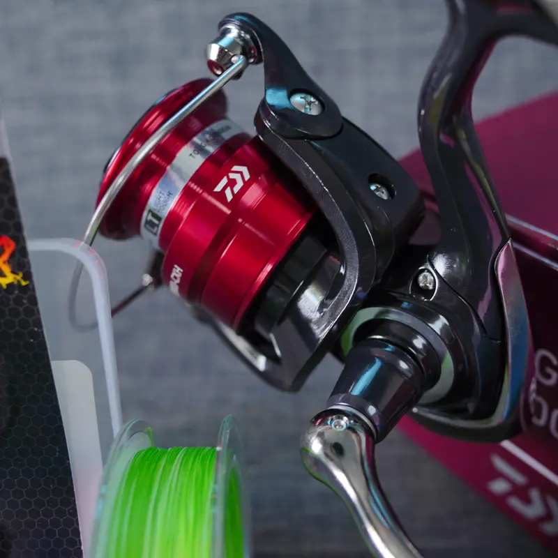 Combo câu lure cần Cheap LK máy Daiwa MG phiên bản máy đứng màu đỏ đen sành điệu