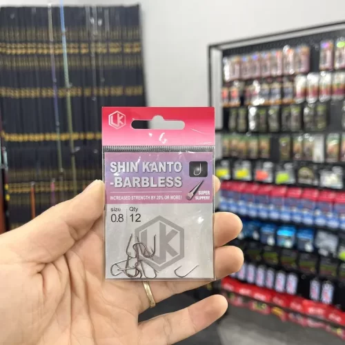 Lưỡi rô chép LK size 0.8 chính hãng không ngạnh được cận cảnh trên tay cần thủ
