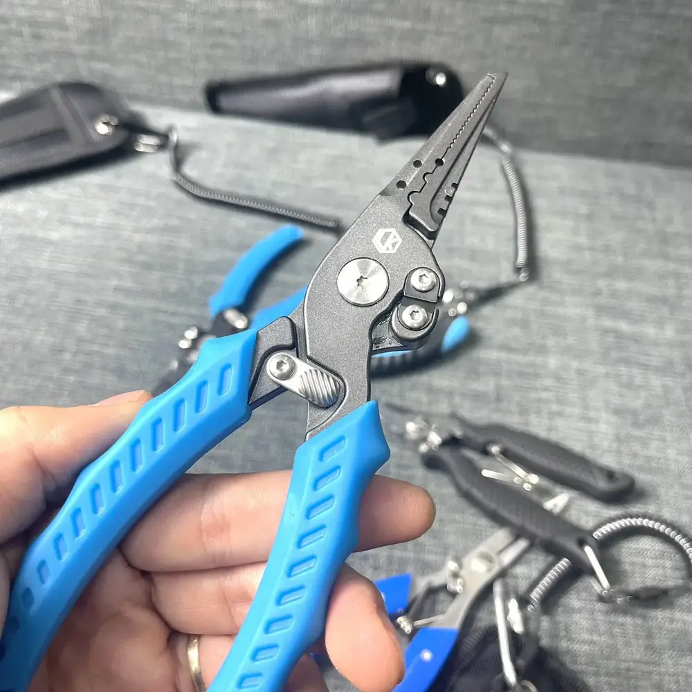 Kìm LK cắt dây PE cán xanh có chốt khóa an toàn tiện lợi cho cần thủ lure