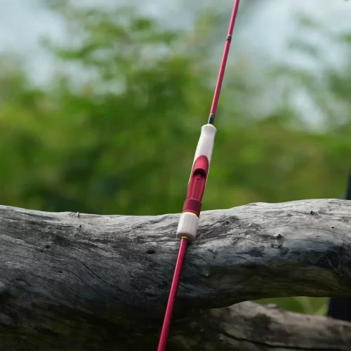 Cần câu JIG LK cận cảnh khu vực bát máy chắc chắn màu đỏ đô phối xám trắng