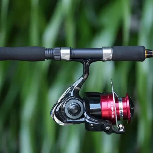 Combo câu lure cần SV LK máy Daiwa MG S 4000-CXH cắm ngang thân cần chắc chắn